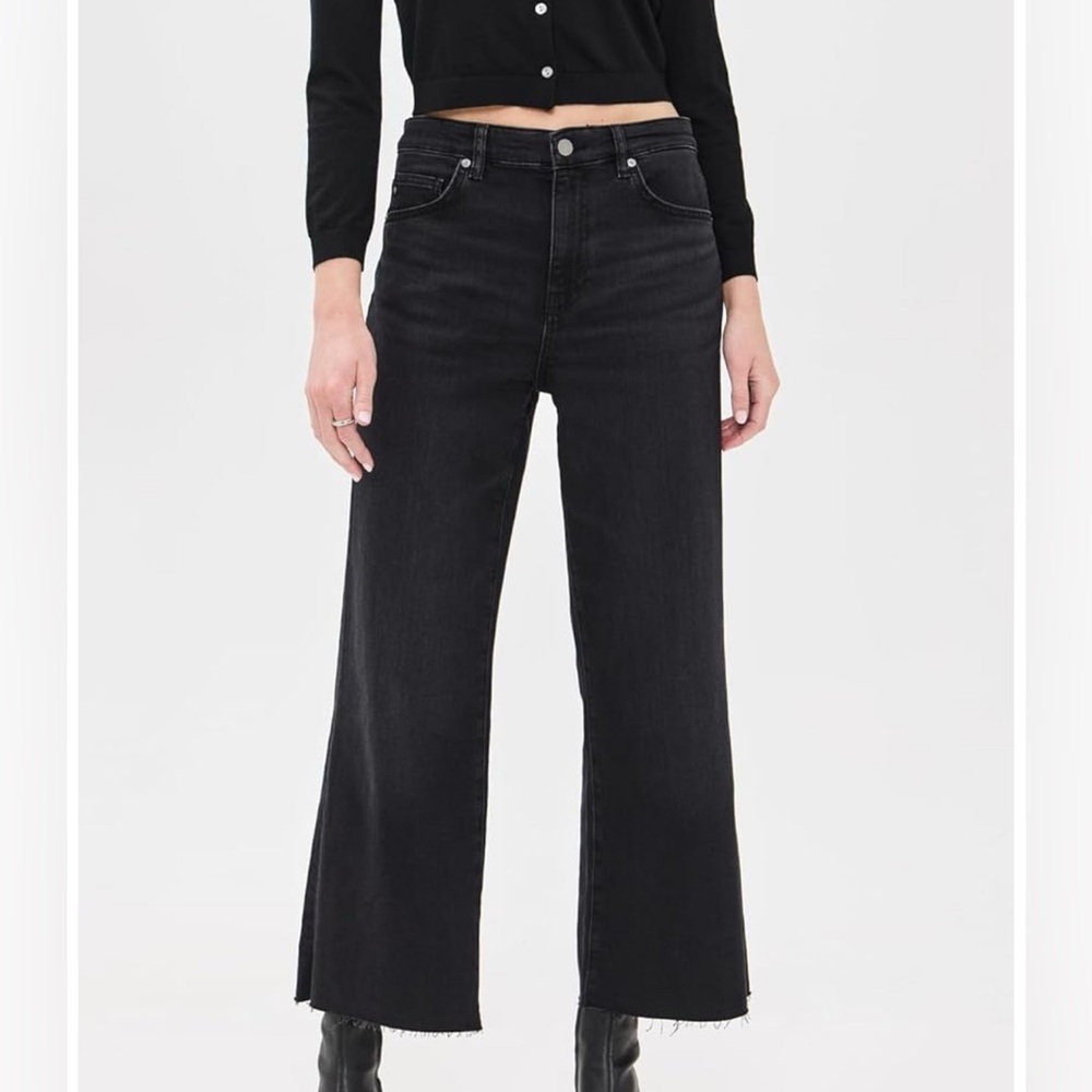 AG Adriano Goldschmied Saige Wide-Leg Crop Jeans 
Brand New